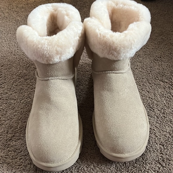 Ugg - Picture 11 of 15